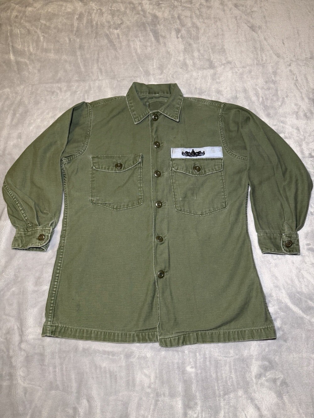 Vintage US Army OG 107 Button Up Shirt Size Medium Long Sleeve Military Patches
